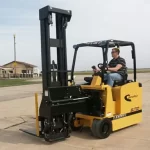 Thumbnail of http://A%20worker%20operating%20a%20drexel%20swing%20mast%20forklift%20outside